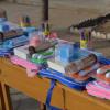 非营利组织给予500背包和500盒杂货劳动节周末