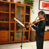 岳云鹏的女儿最近接触拉小提琴受到了老师的表扬