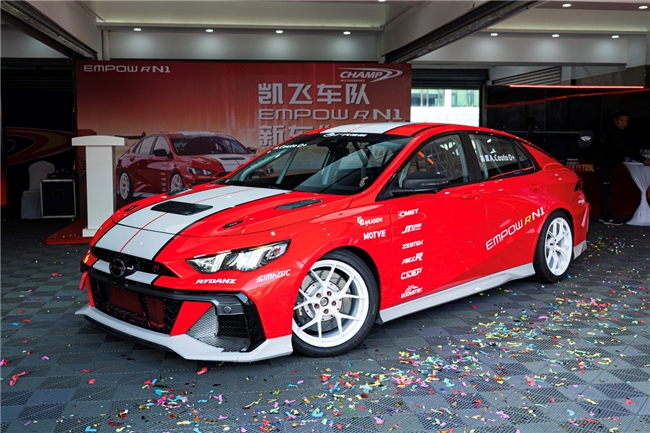 影豹R 2026年上新！联手凯飞车队发布赛道新车影豹R N1